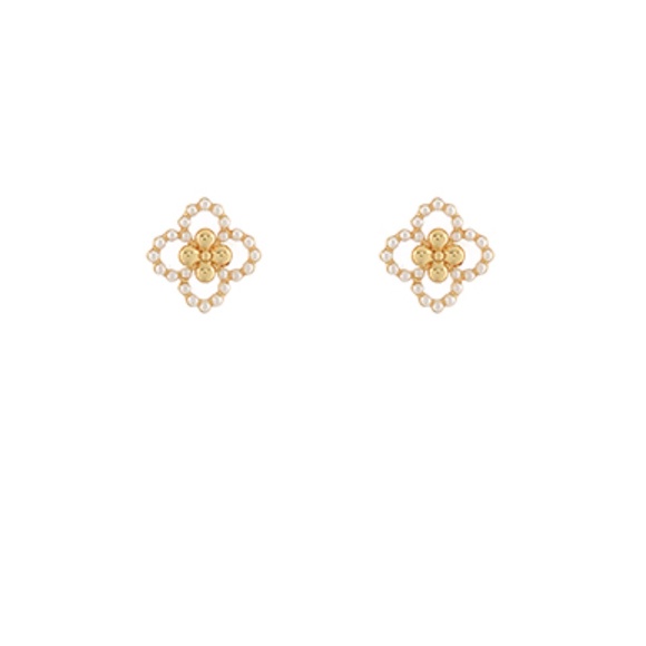 Flower Studs - Picture 1 of 1
